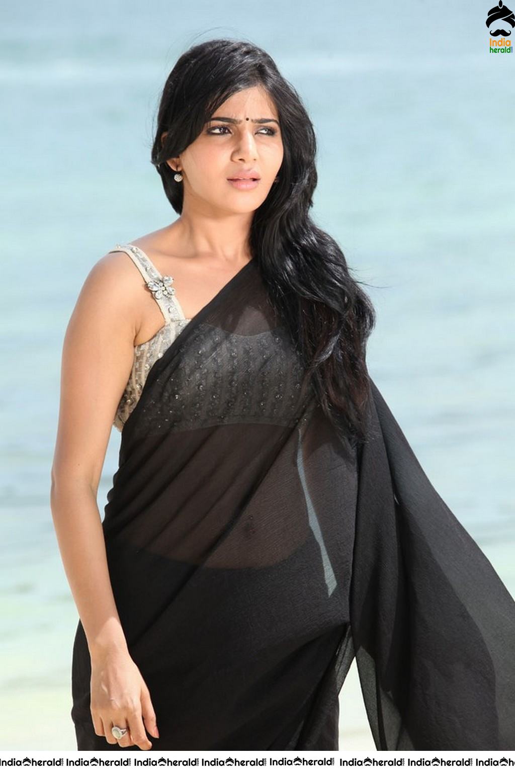 Samantha Unseen Hot Photos in Sleeveless Blouse and Black Transparent Saree Set 2