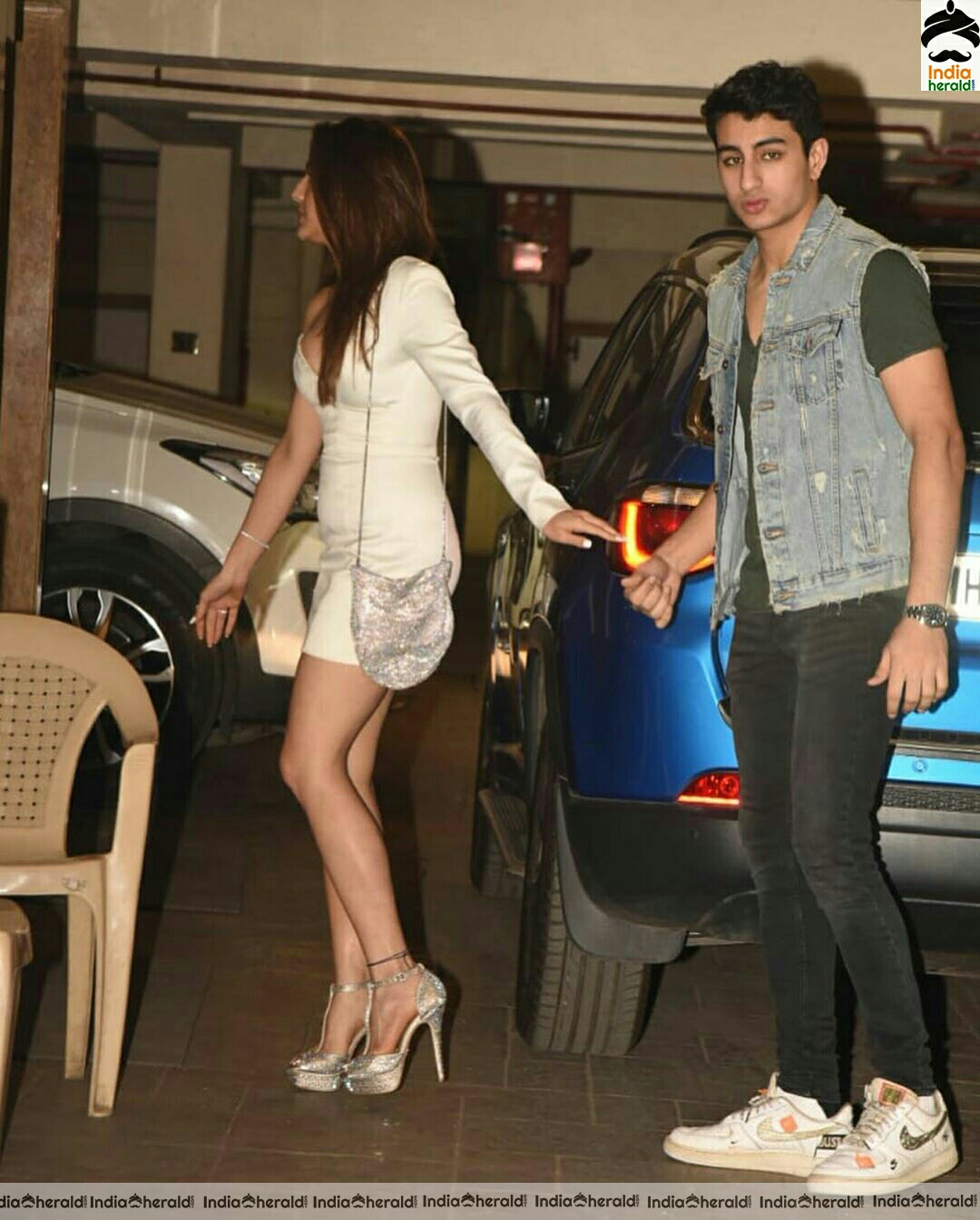 Sara Ali Khan Hot Cleavage show in white dress