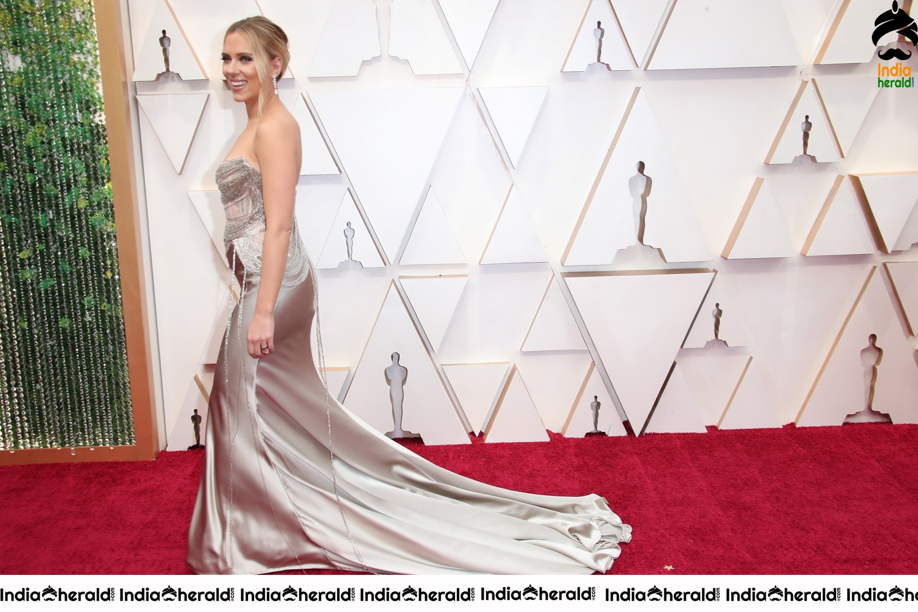 Scarlett Johansson at 92nd Annual Academy Awards in Los Angeles Set 2