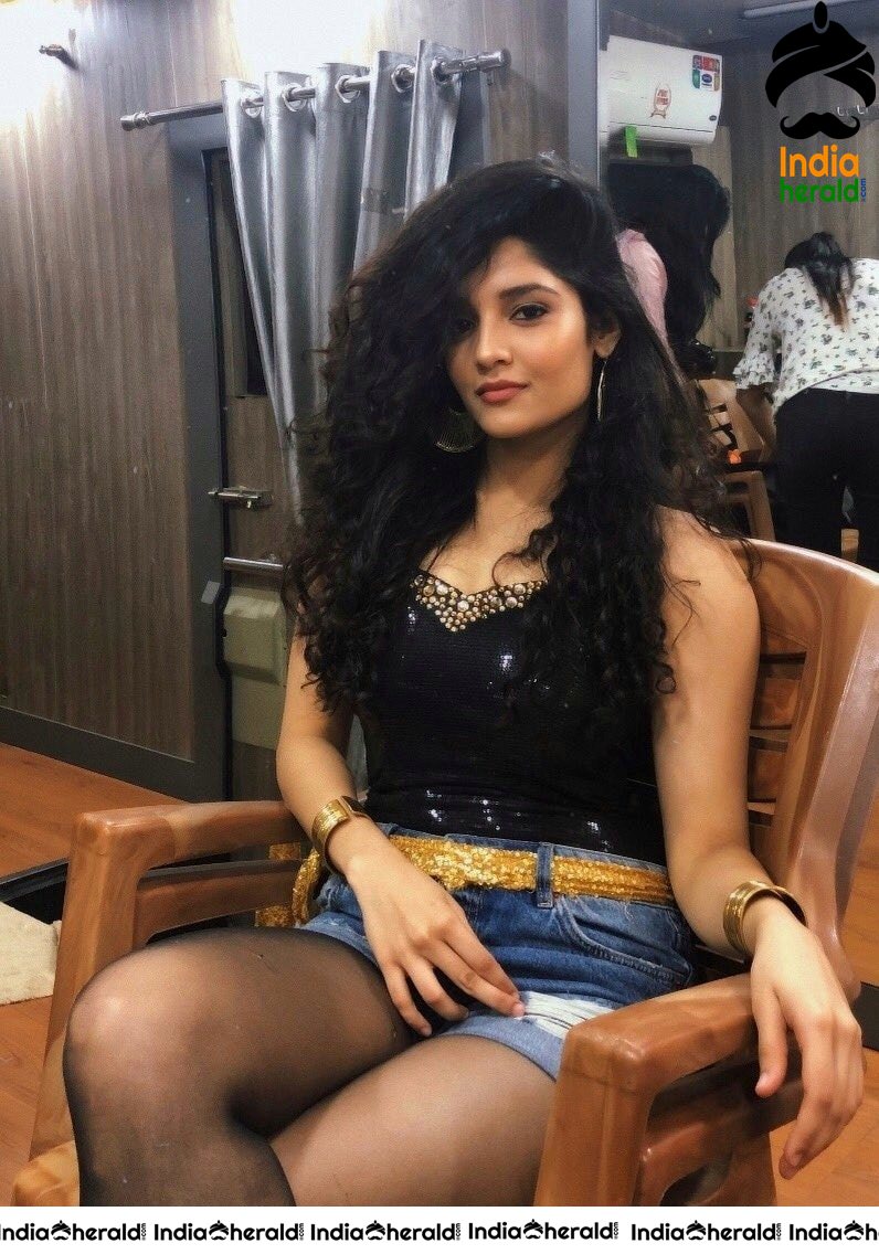 Sizzling Hot Photos Collection of Ritika Singh Set 2