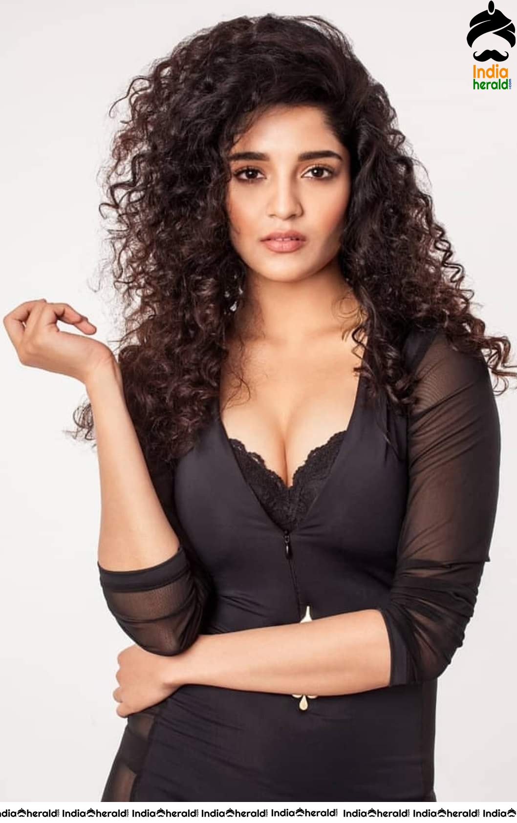 Sizzling Hot Photos Collection of Ritika Singh Set 2