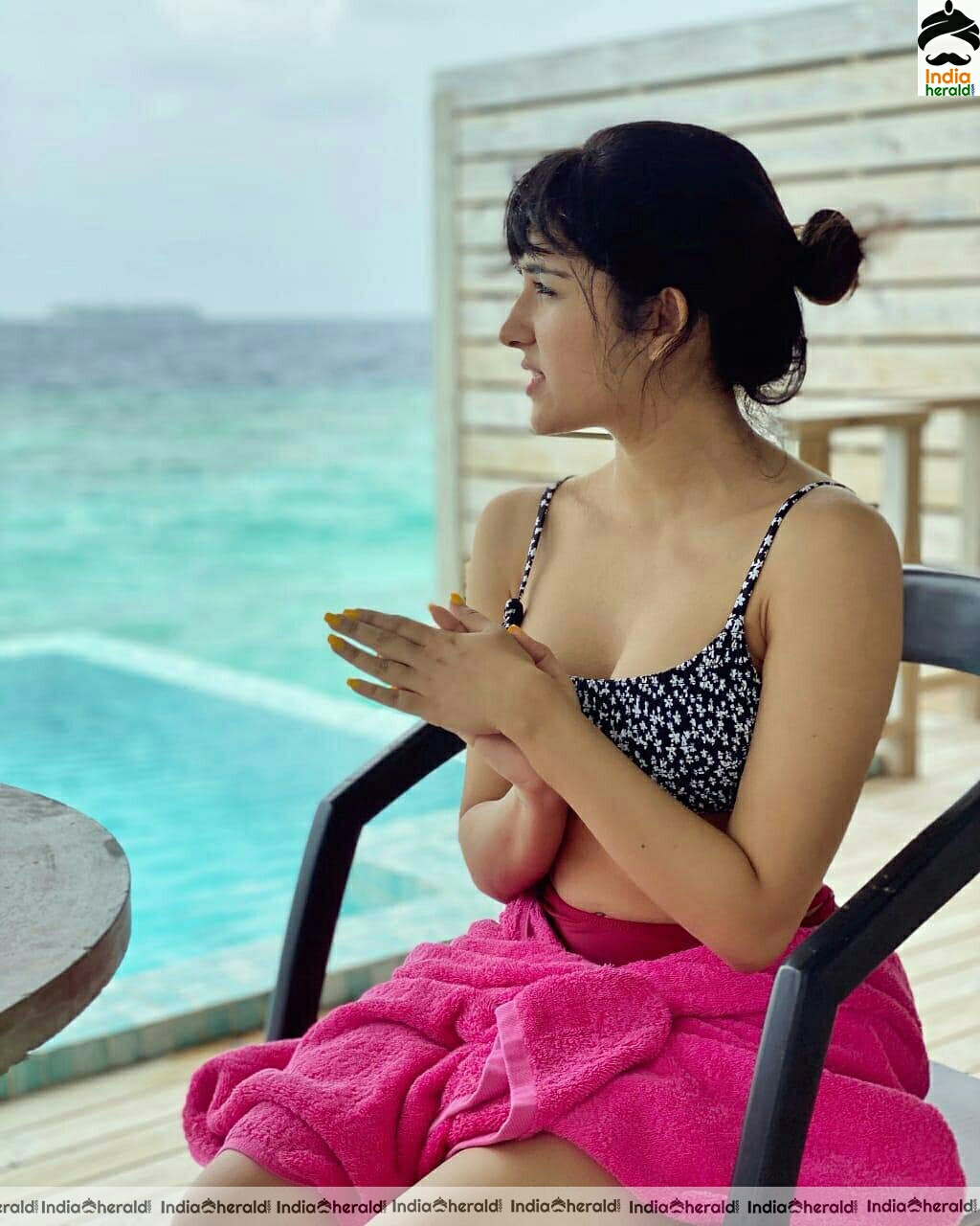 Sunny Leone stuns in her latest post as she says hello from Maldives