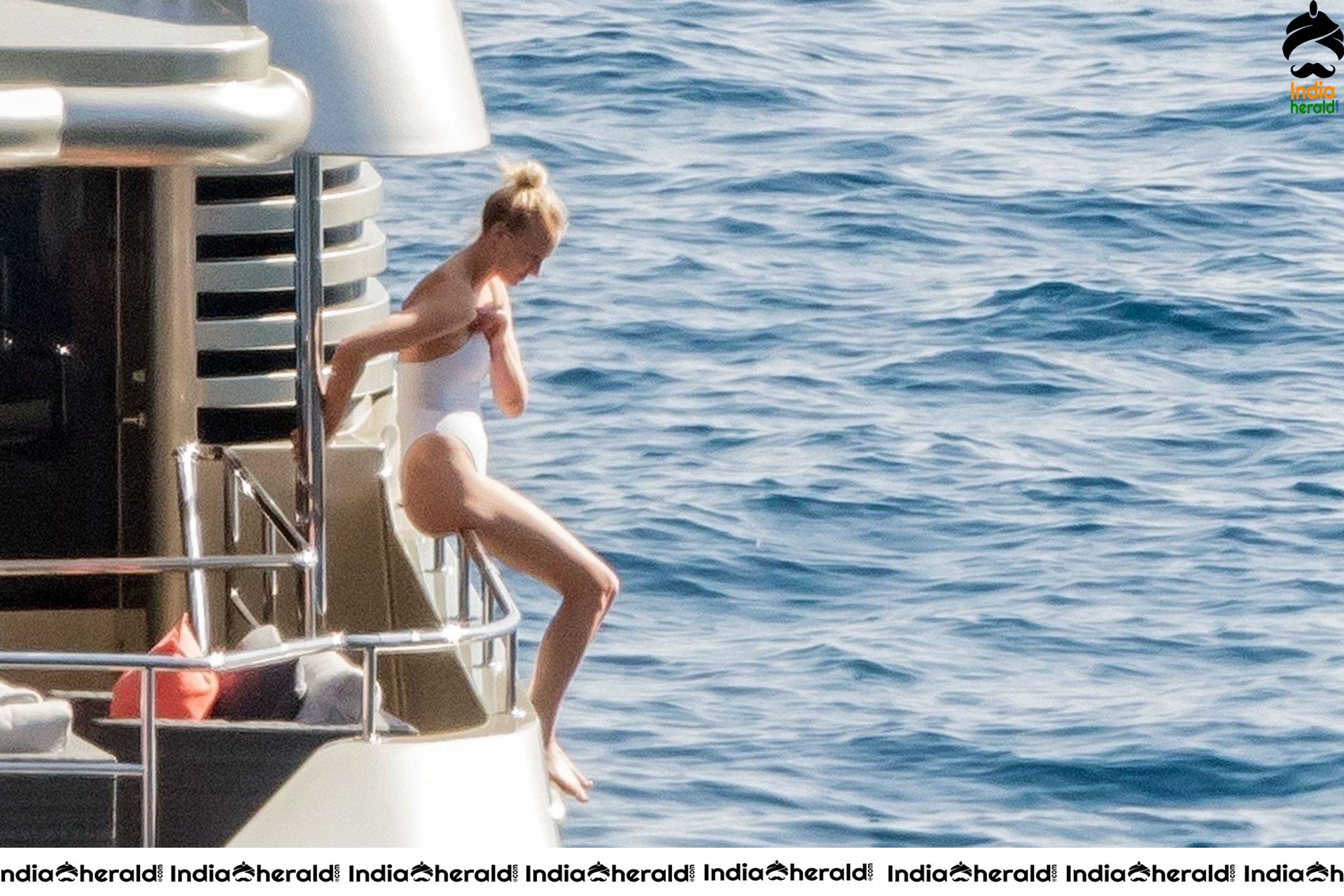 Sophie Turner Hot butt show in Bikini while enjoying with Boyfriend at a Yacht Set 1