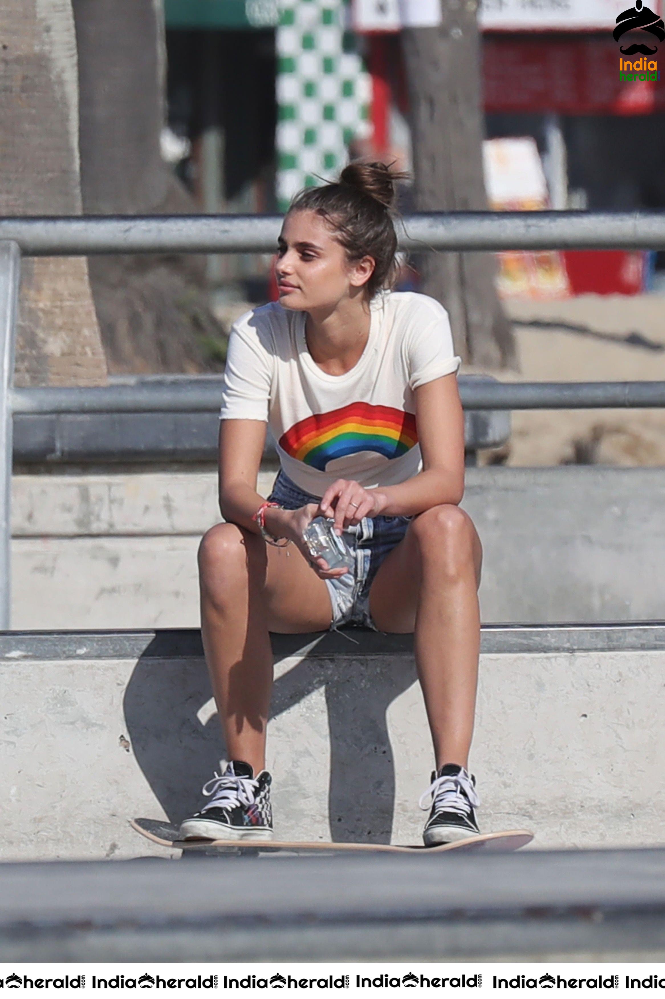 Taylor Hill Wearing Bikini Bottom On Set of Victorias Secret Photoshoot in Venice Beach Set 4