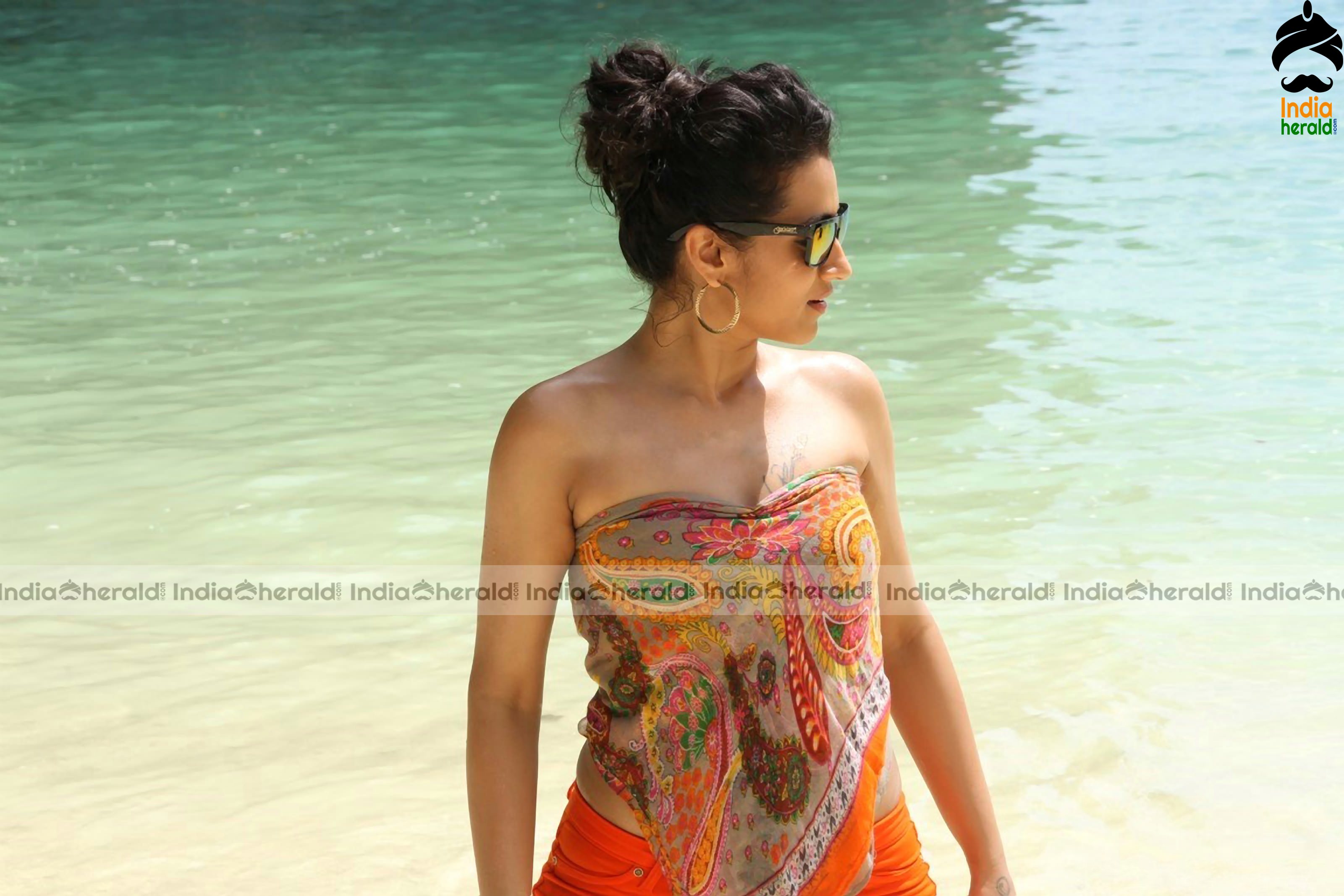 Trisha Krishnan Unseen Hot HD Bikini Photos in Beach where she gets wet and erects our Mood Set 2