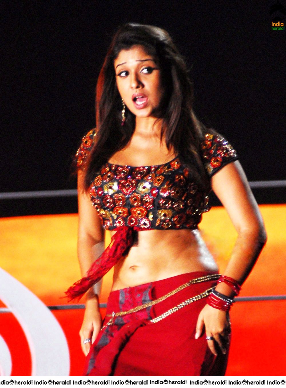 Vintage Unseen Hottest Clicks of Nayanthara exposing her Midriff and Navel Set 2