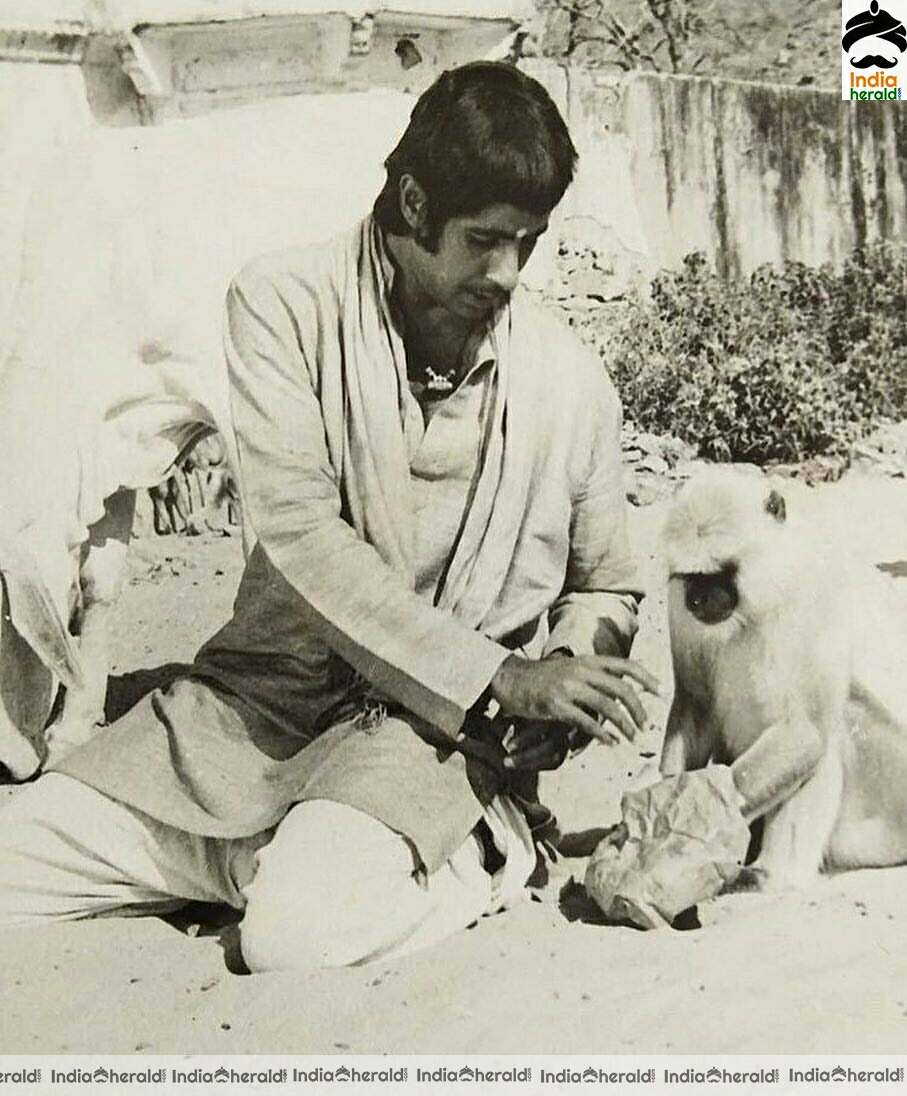 Big B Amitabh Bachchan Rare and Unseen photos as his Birthday special Set 3