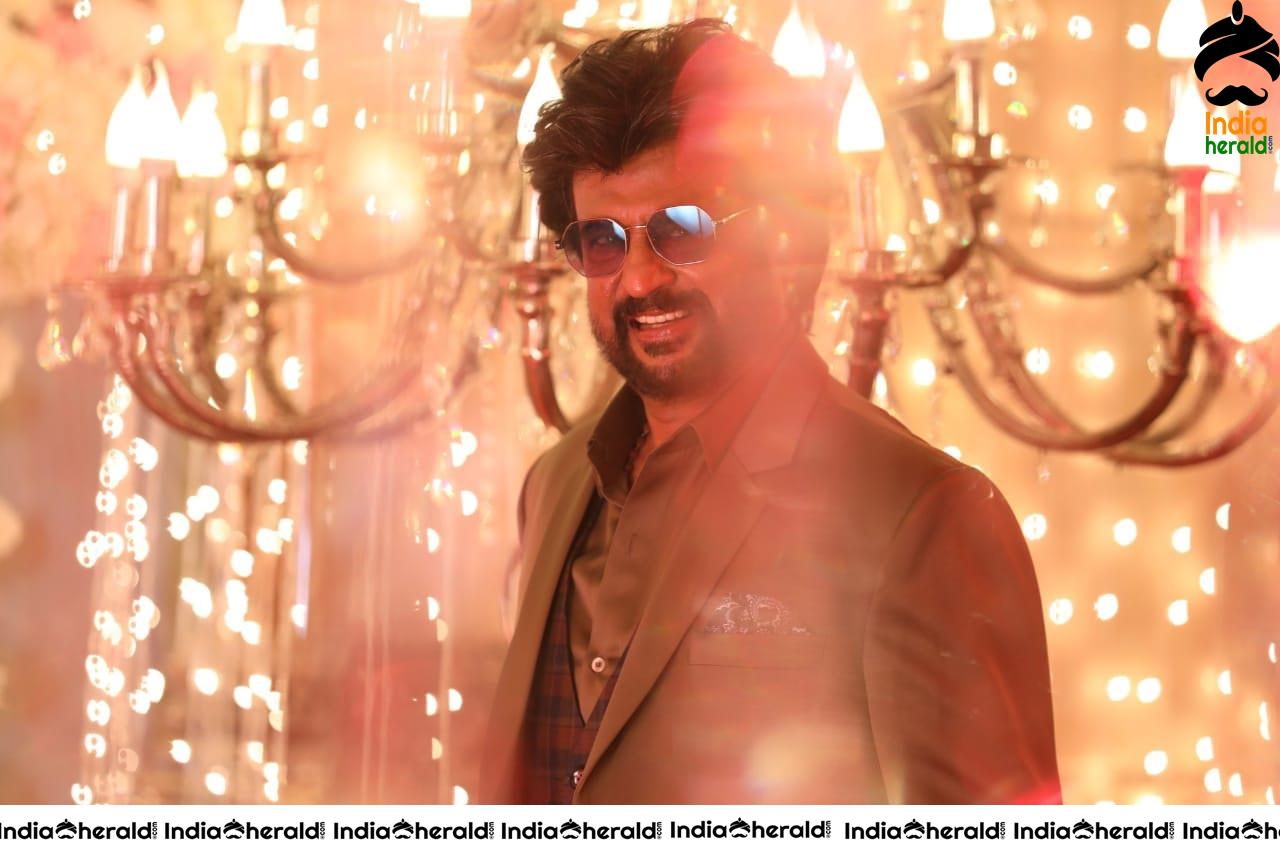 Mass and Stylish Photos of Rajini from Chumma Kizhi song in Darbar