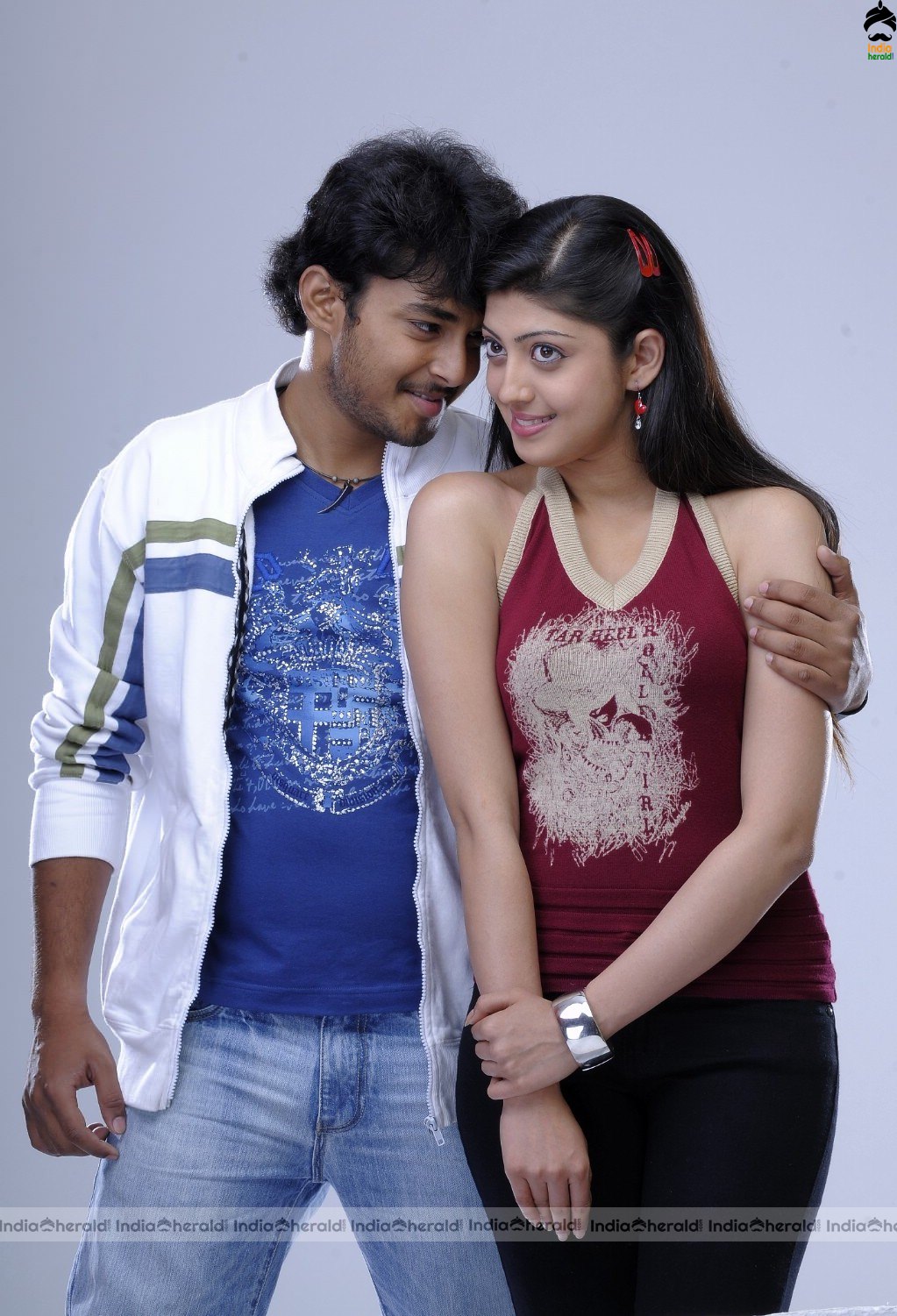 Pranitha Unseen Rare Hot Photos from her Debut movie in Sandalwood Set 2