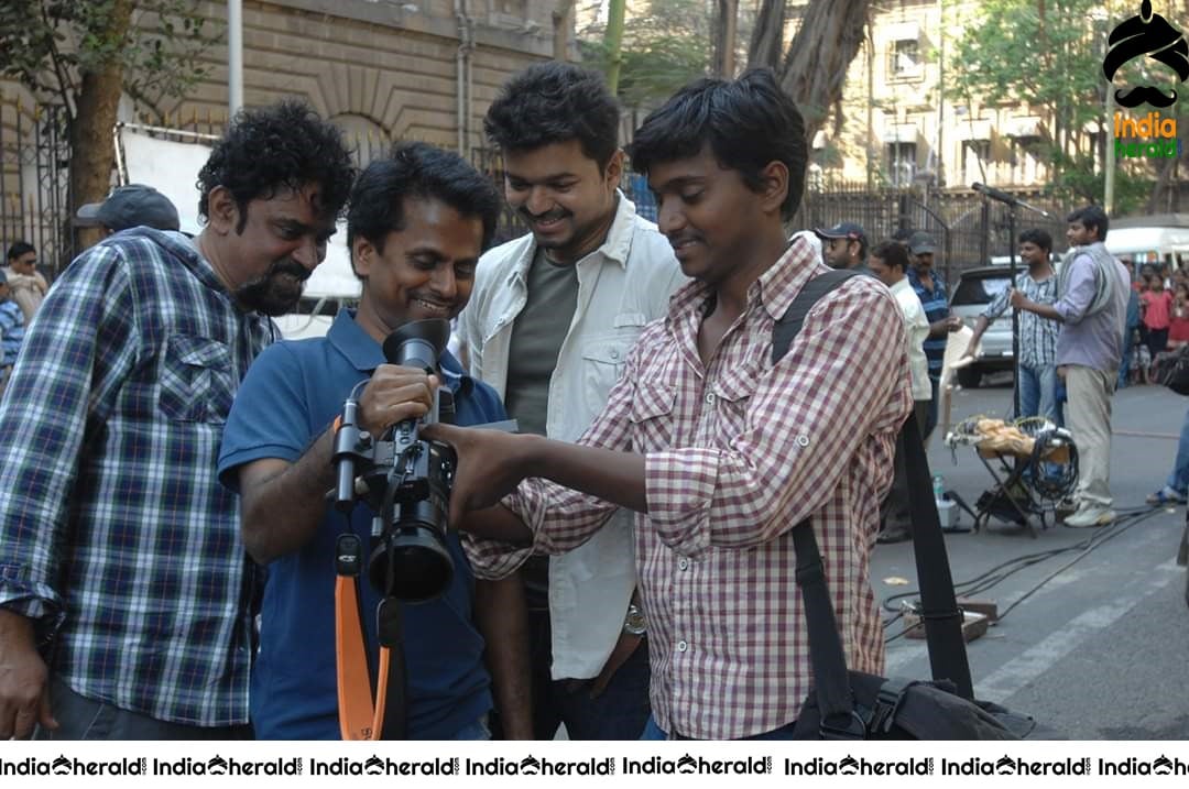 Rare and Unseen Photos of Vijay and Kajal from Thuppakki Movie Set 3