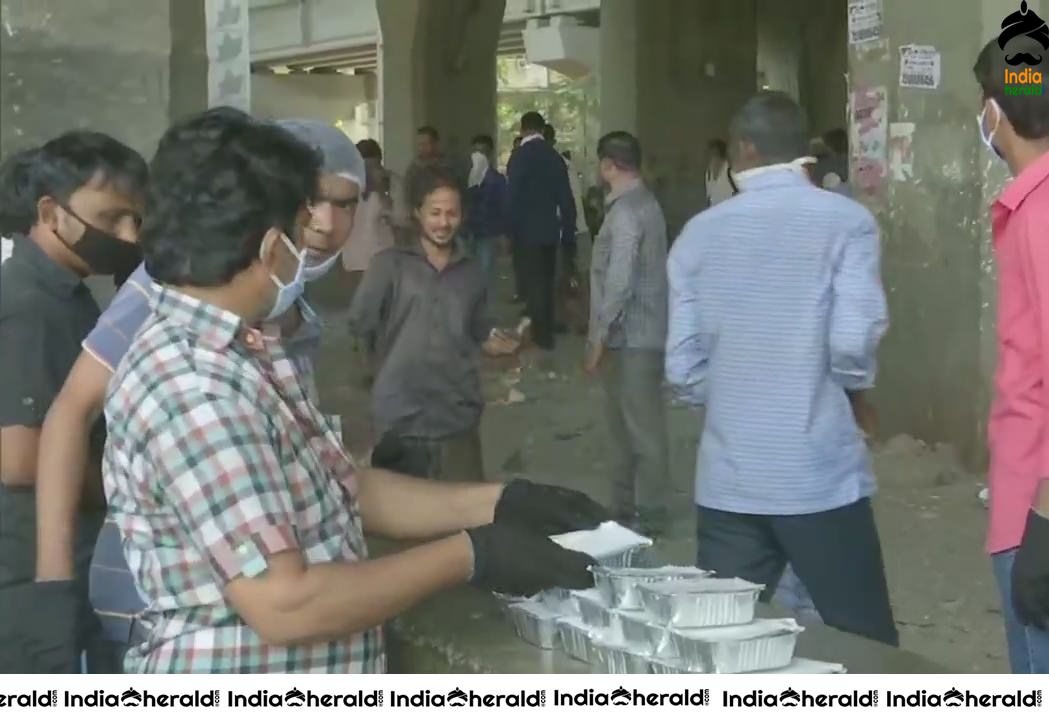 RTMM Association distributed food among 250 migrant workers under a flyover in Mumbai amid COVID19 lockdown