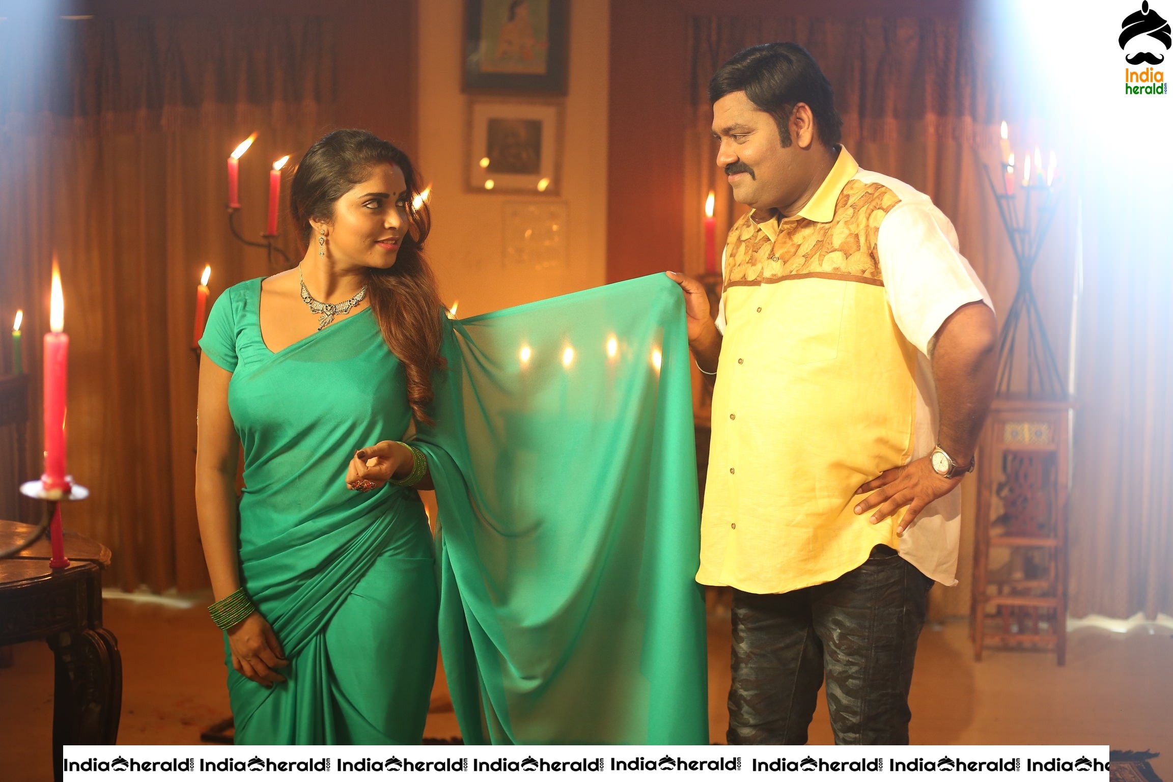 Toli toli Muddhu Hot Song Stills from Erra Cheera