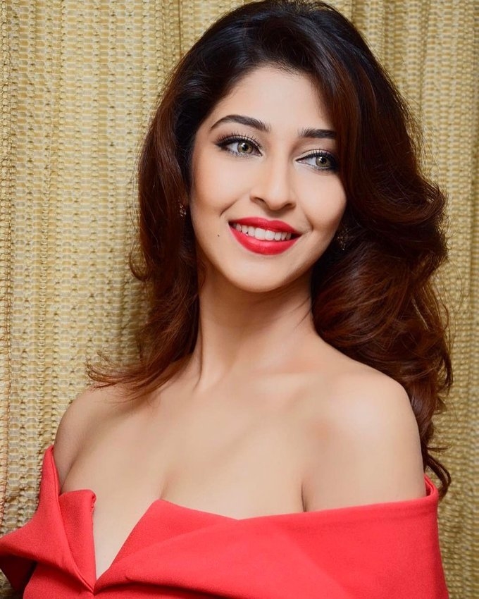 Actress Sonarika Bhadoria Hot Sizzling Images