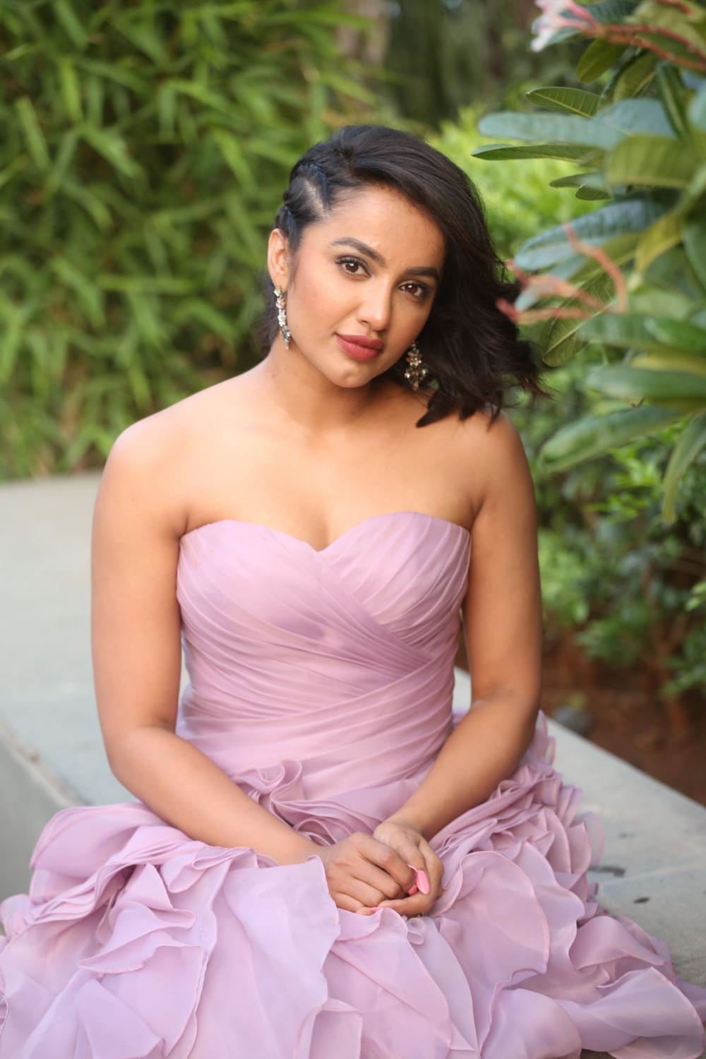 BiggBoss2 Contestant Tejaswi Madivada Hot Sizzling Images In Pink Dress