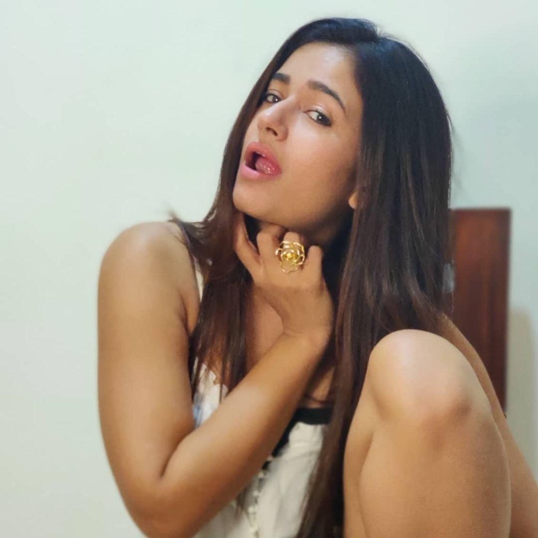 Poonam Bajwa New Clicks With Killing images