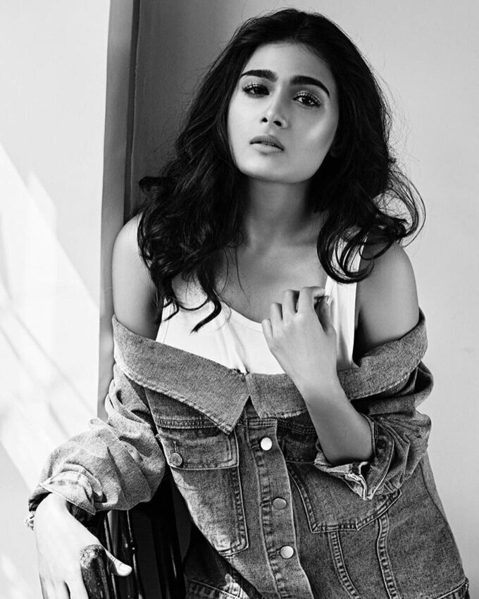 Shalini Pandey New Hot Images