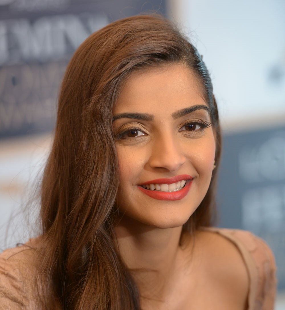 Sonam kapoor latest sexy Photos