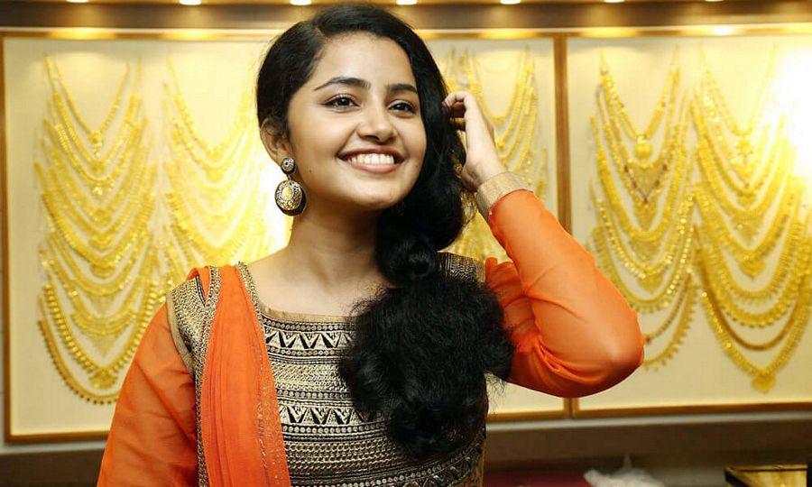 Anupama Parameswar New Stills