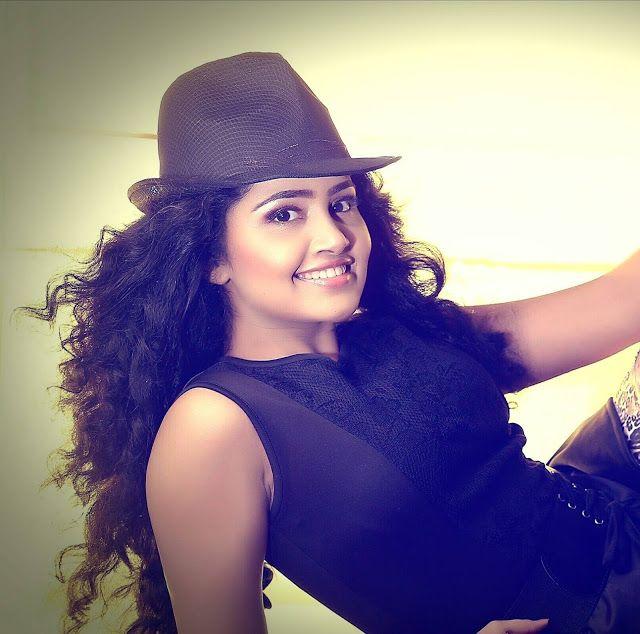 RARE & UNSEEN Photos of Anupama Parameswaran