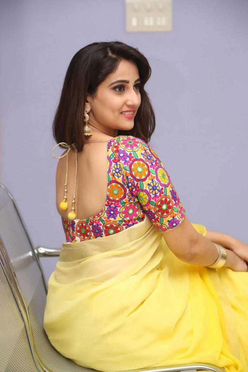 TV Anchor Manjusha Latest Saree Photos