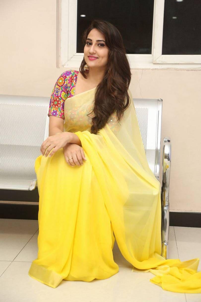 TV Anchor Manjusha Latest Saree Photos