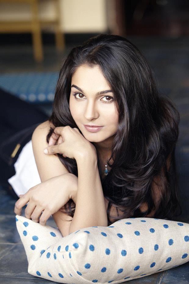 Unseen & Rare Photos Of Andrea Jeremiah