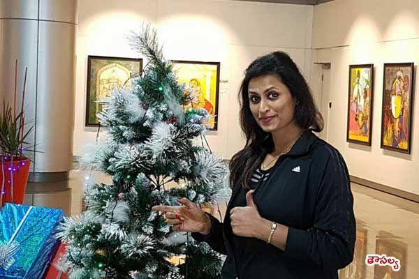 Celebrities Celebrate Christmas 2016 Photos