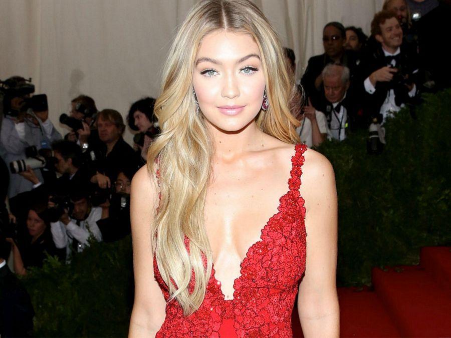 Actress Gigi Hadid Hot & Sexy HD Wallpapers