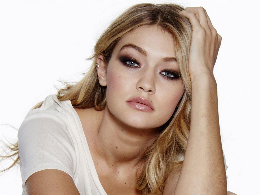 Actress Gigi Hadid Hot & Sexy HD Wallpapers