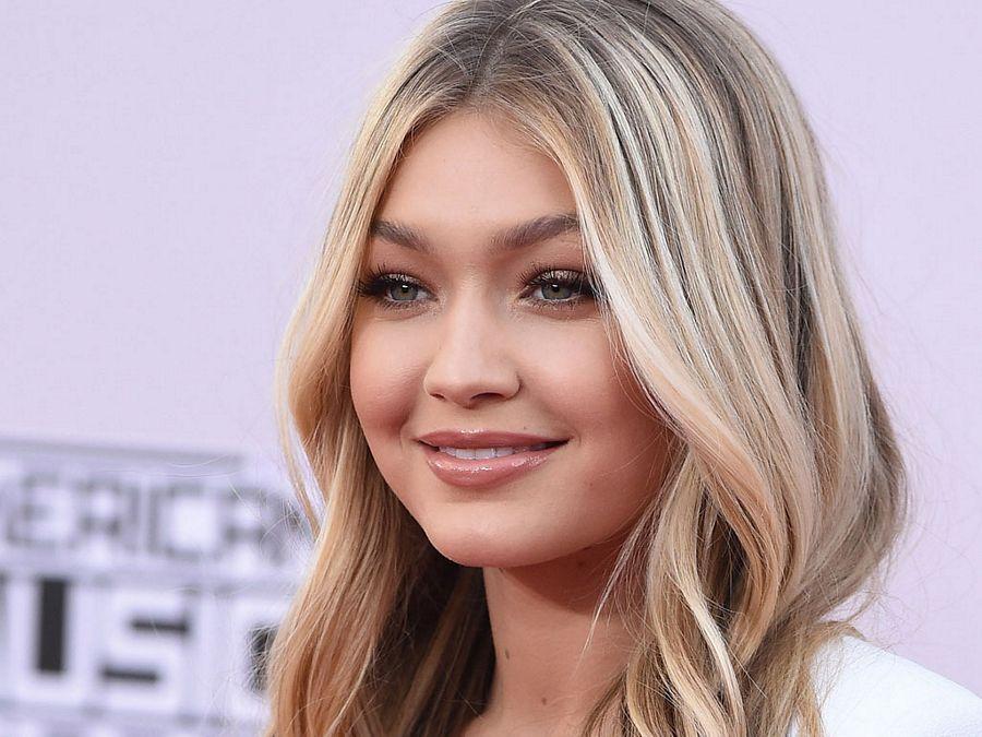 Actress Gigi Hadid Hot & Sexy HD Wallpapers