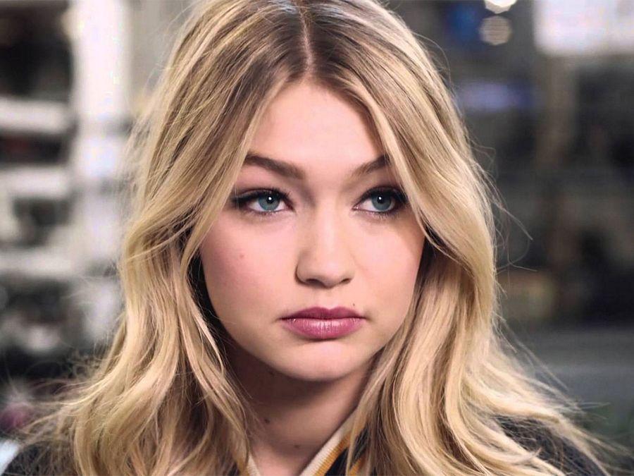 Actress Gigi Hadid Hot & Sexy HD Wallpapers