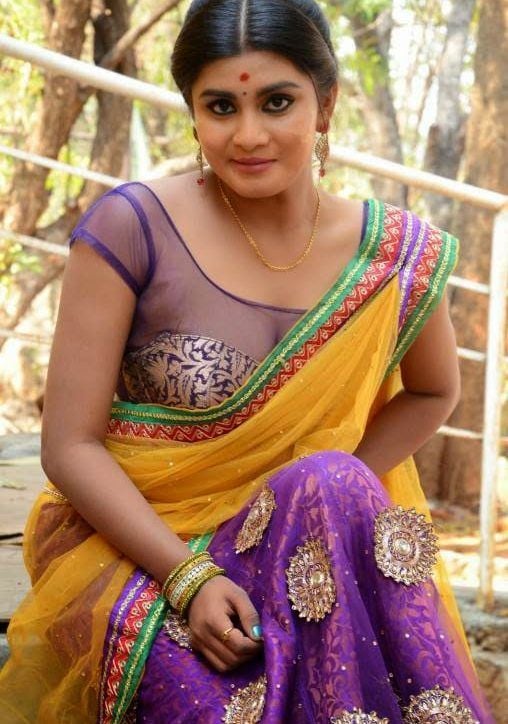 Actress Harini Hot Saree Photos