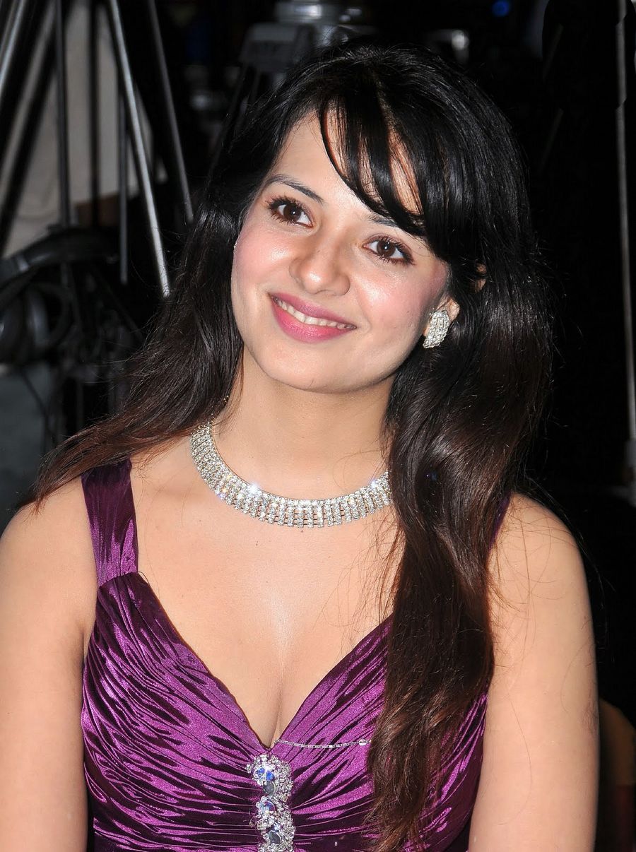 Actress Saloni Hot Spicy Pictures