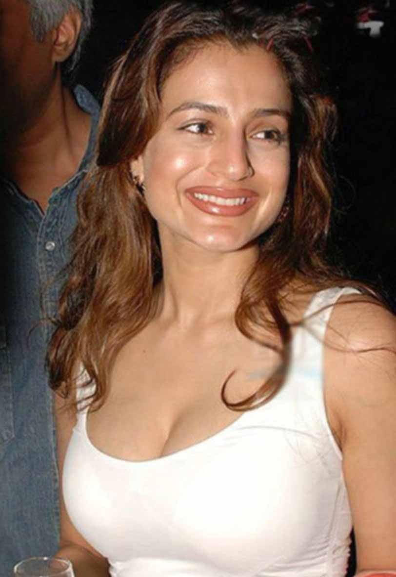 Ameesha Patel Hot & Sexy Photo Collection