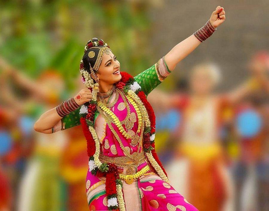 Anushka Stills From Om Namo Venkatesaya Movie