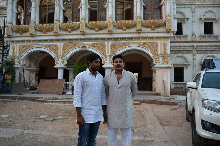 Exclusive Photos Leaked from the sets of Katamarayudu Movie