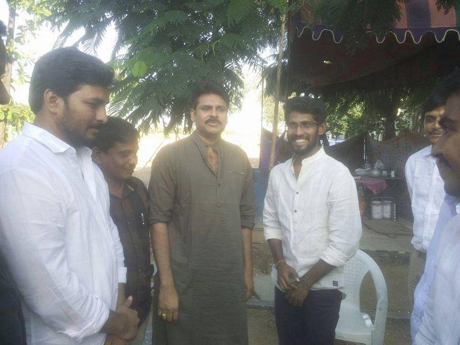 Exclusive Photos Leaked from the sets of Katamarayudu Movie