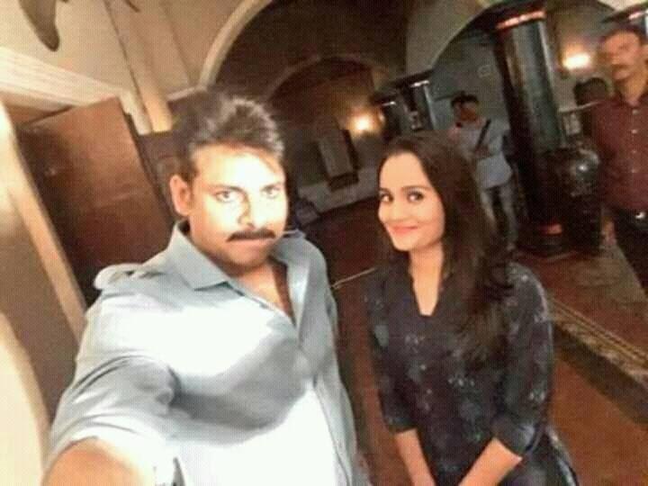 Exclusive Photos Leaked from the sets of Katamarayudu Movie