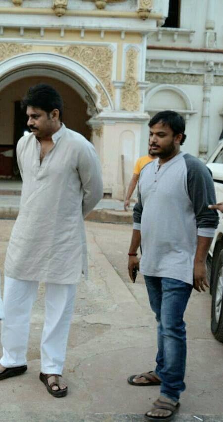 Exclusive Photos Leaked from the sets of Katamarayudu Movie