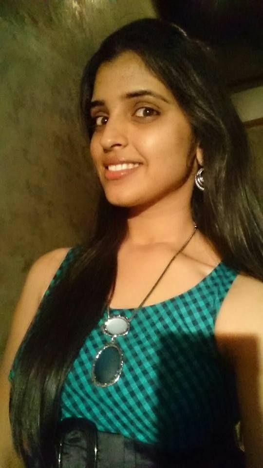 Telugu TV Anchor Shyamala Rare & UNseened Photos