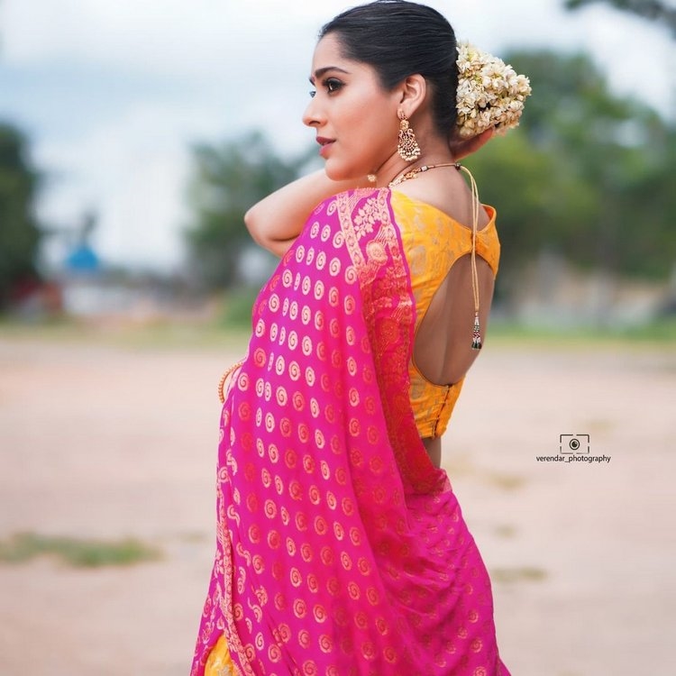 Rashmi Gautam Stunning Photos In Pink Dress