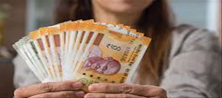 Indian rupee declined on weak domestic markets and rising US bond yields