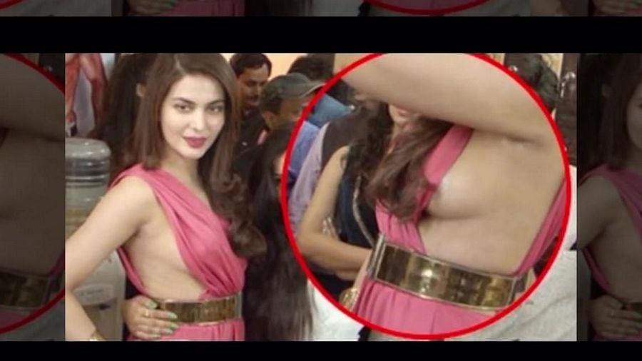 Bollywood actress oops moment Rare Photos