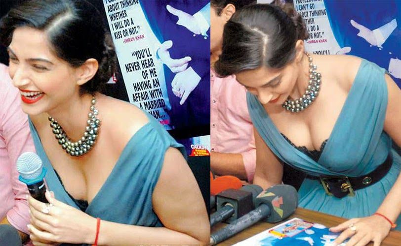 Bollywood actress oops moment Rare Photos