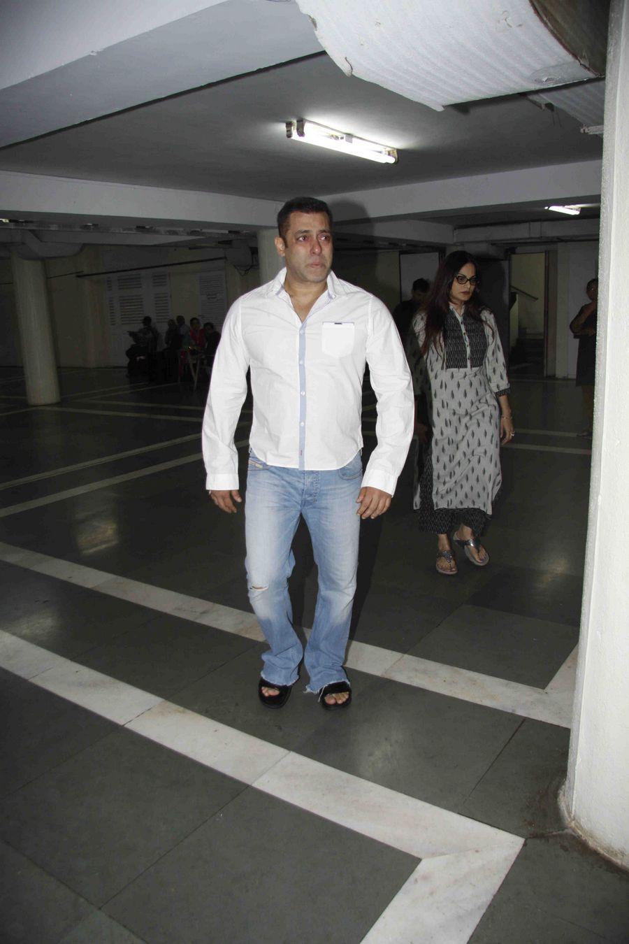 Salman Khan attend Photos the Prayer meet of Rajat Badjatya