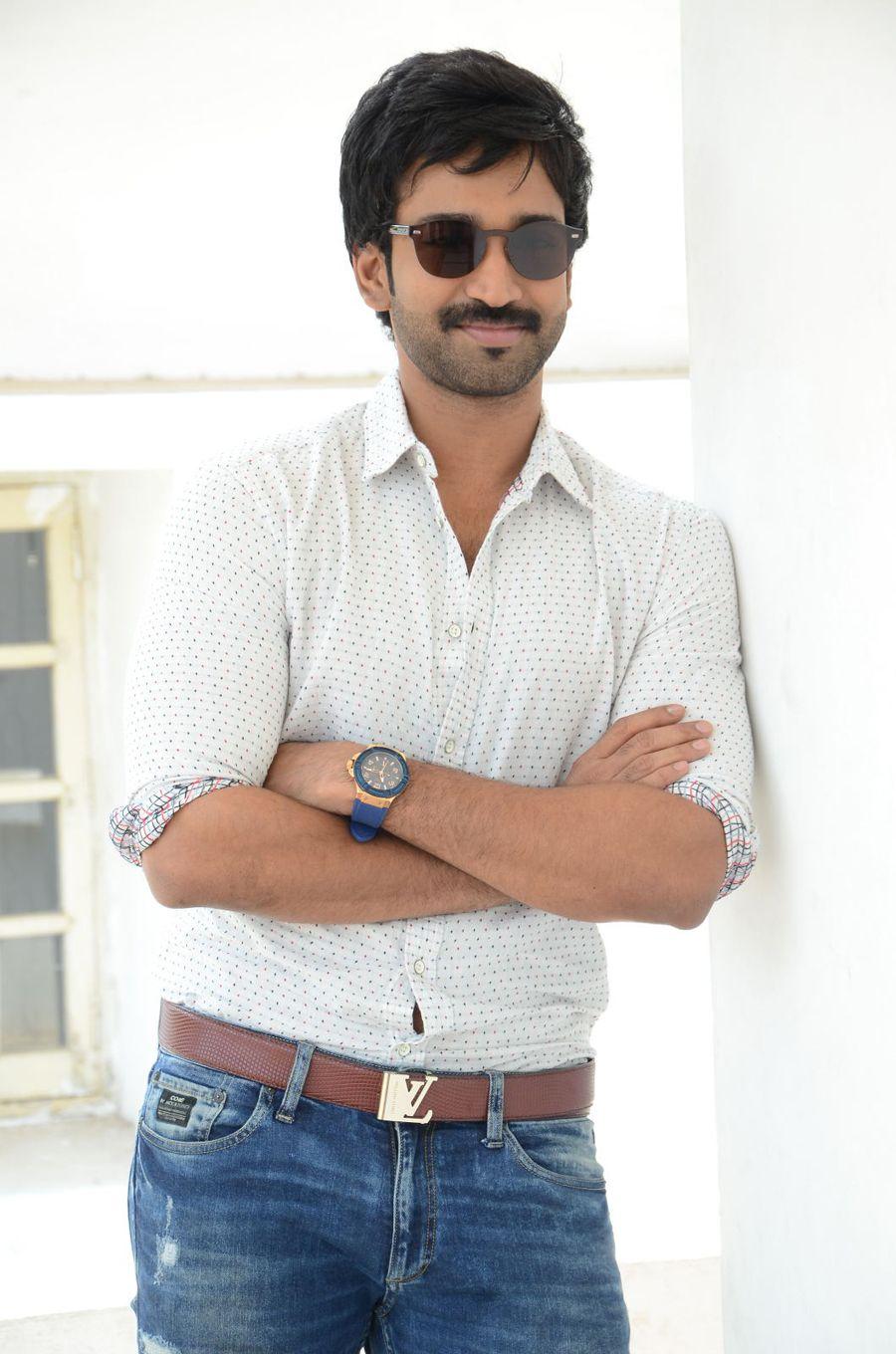 Aadhi Pinisetty New Stills