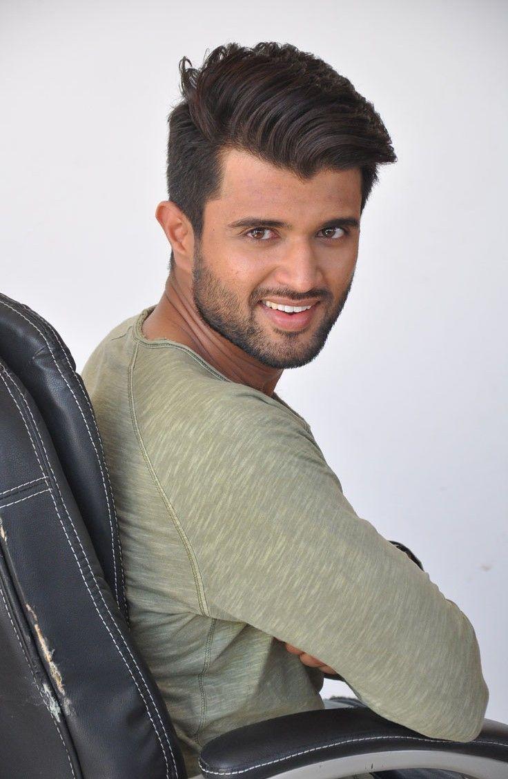 Vijay Devarakonda Stills At Dwaraka Interview