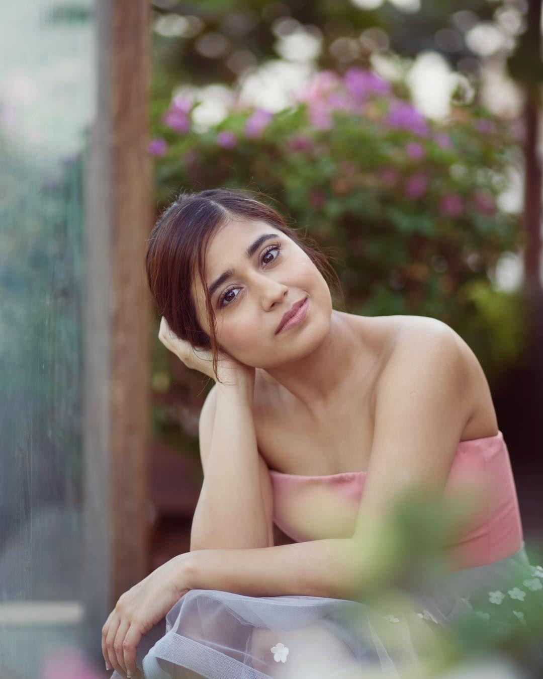 16 Hot Pics of Shweta Tripathi that make you fall in love with her Instantly