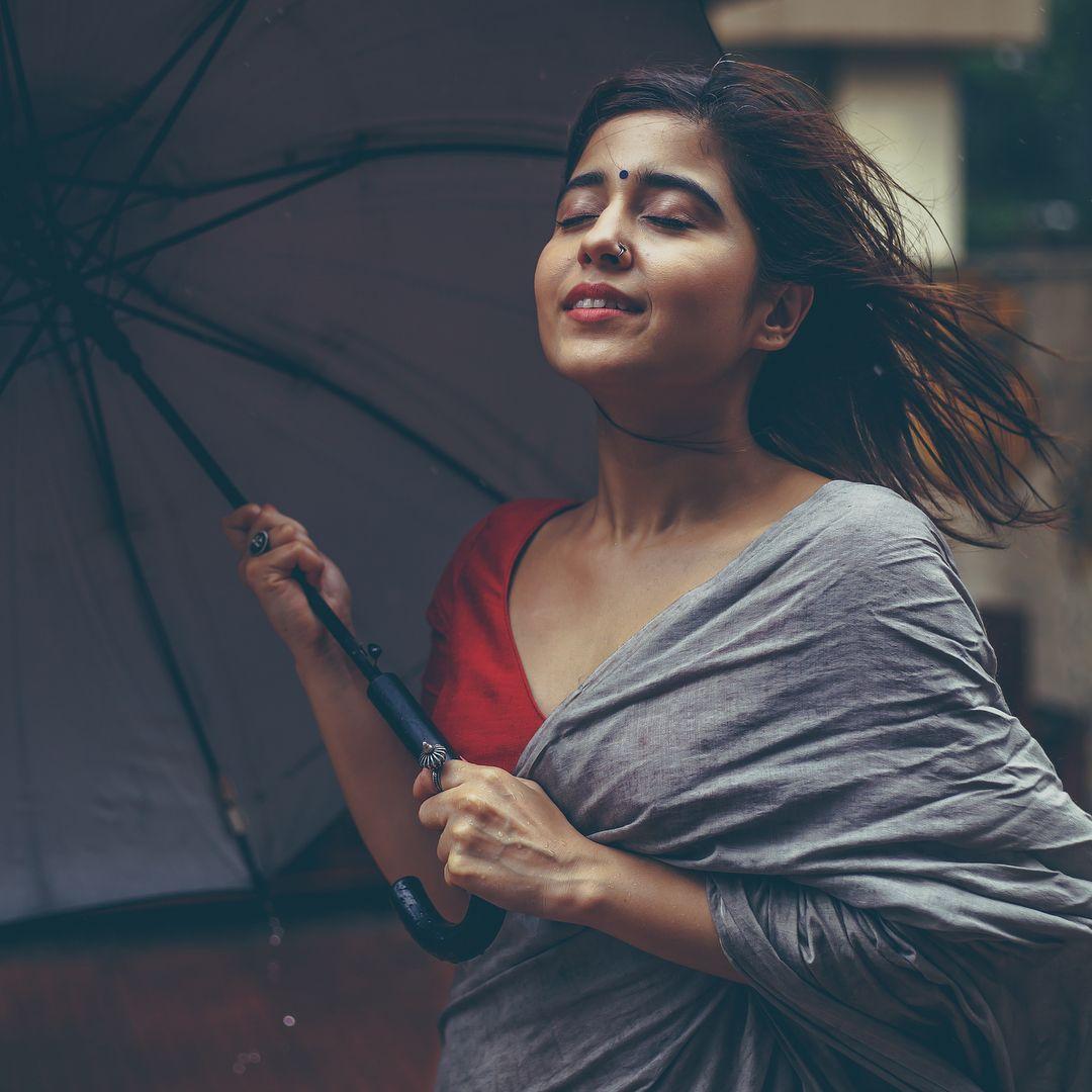 16 Hot Pics of Shweta Tripathi that make you fall in love with her Instantly