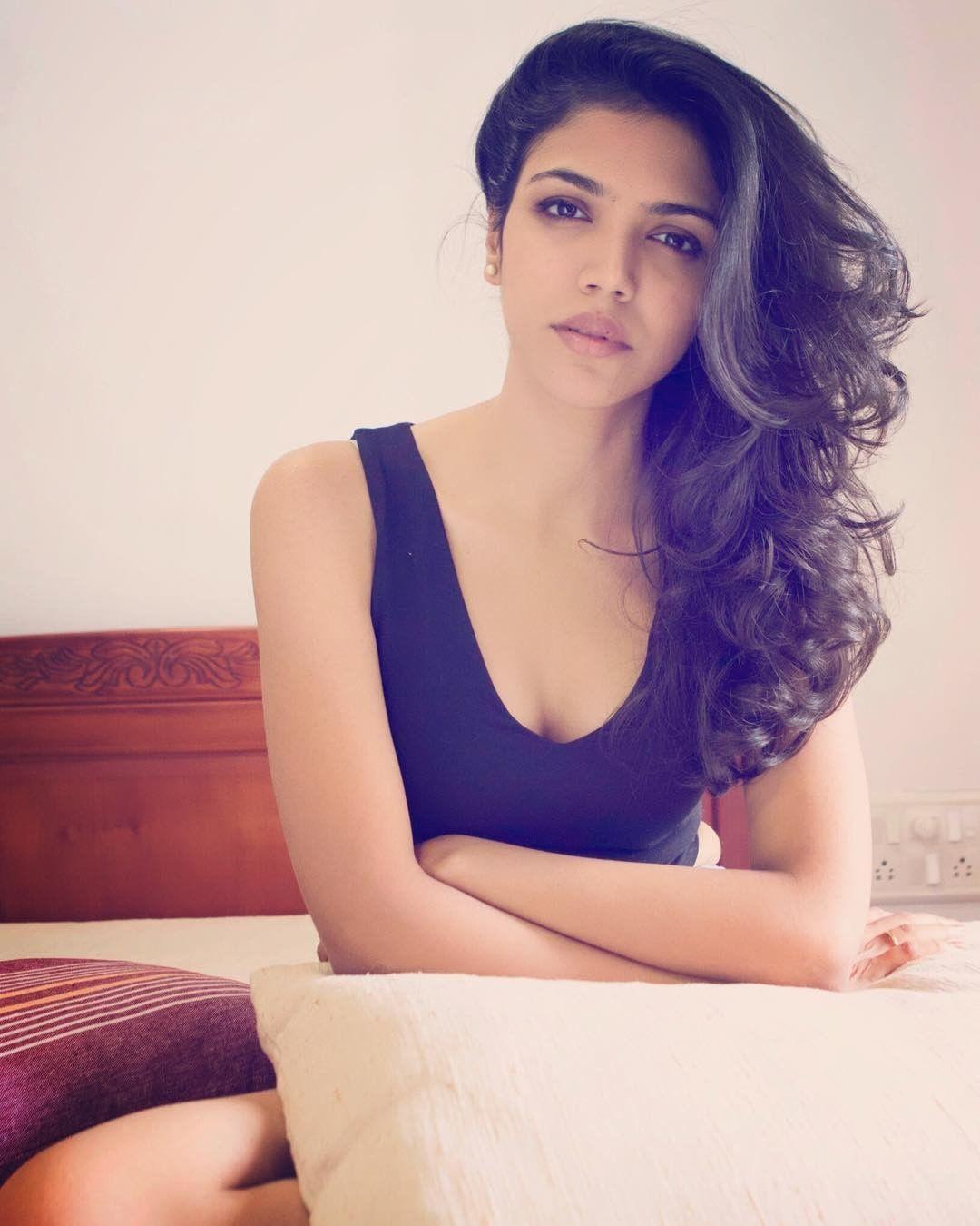 21 Hot & Sexy Images of Shriya Pilgaonkar Beautiful & Bold Photos That will Make you Her Fan